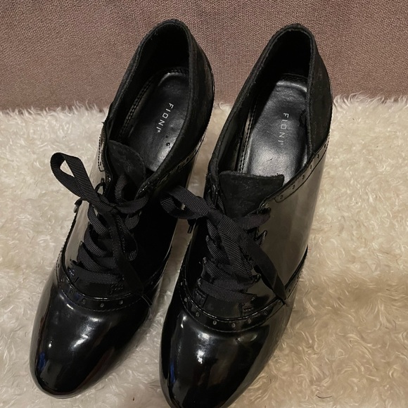 Fiona - Picture 2 of 5